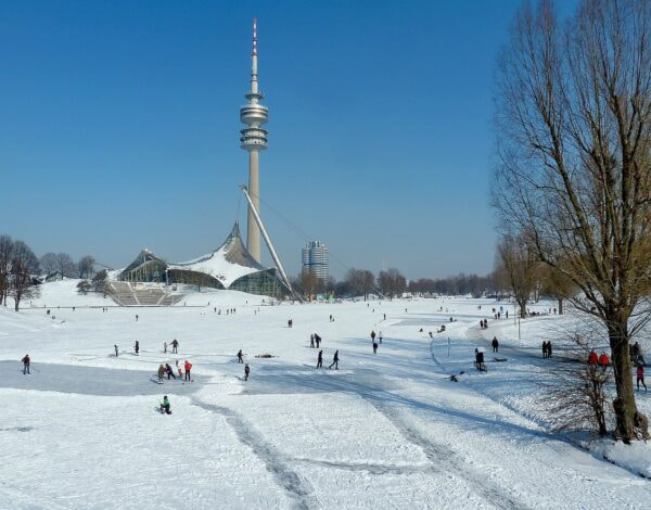 Inverno nel parco olimpico-©-Muenchen-Tourismus-Werner-Boehm-600x470